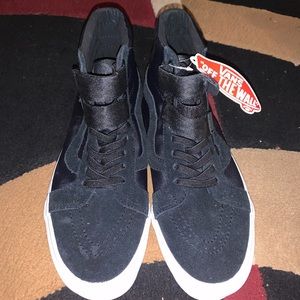 BRAND NEW W TAGS Sk8-Hi Reissue V